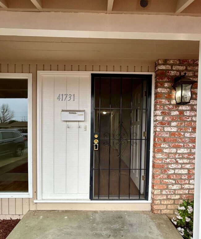 Building Photo - Irvington area home for rent!