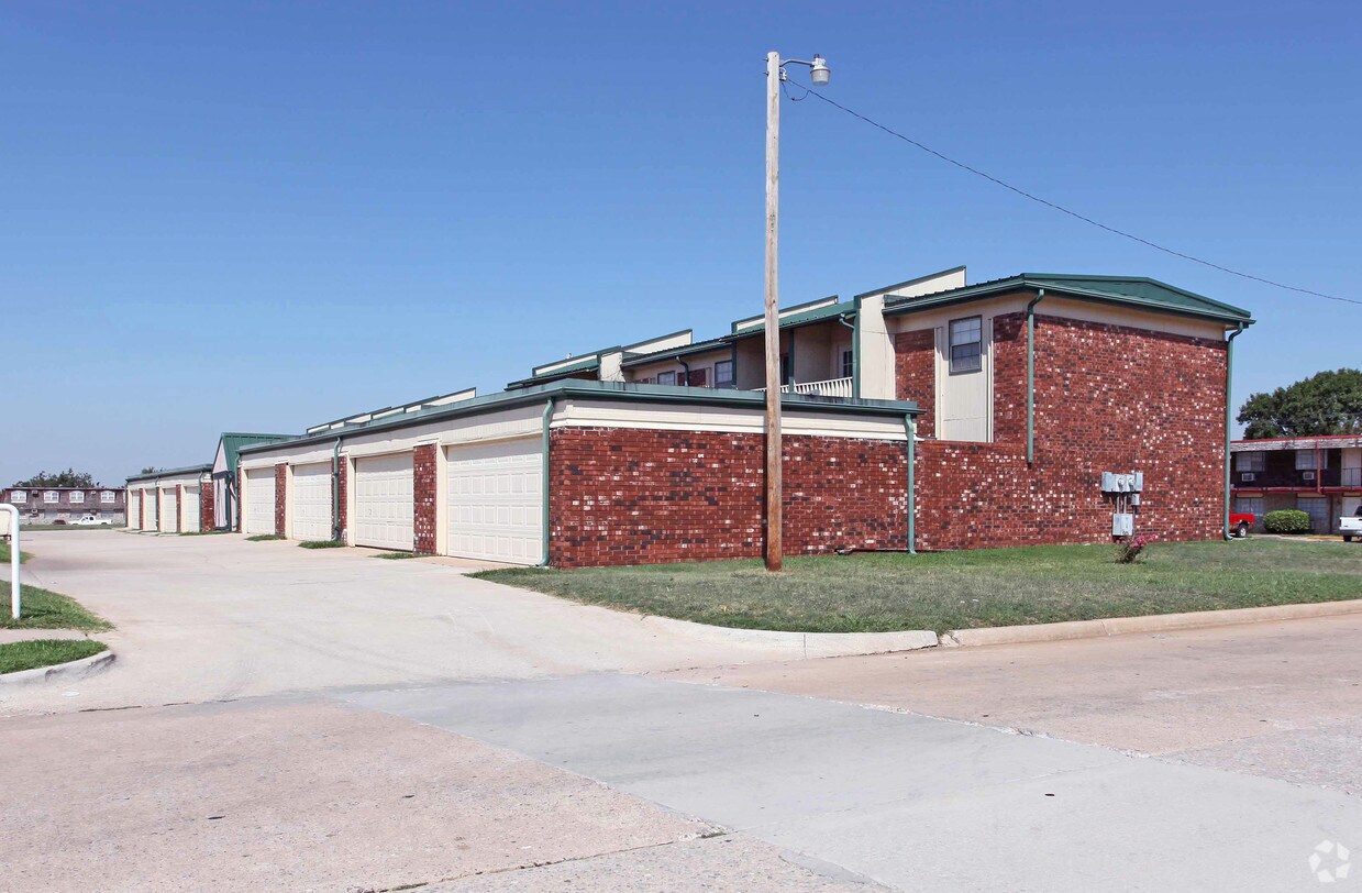 408 N Kimbell Rd, Yukon, OK 73099 Apartments in Yukon, OK