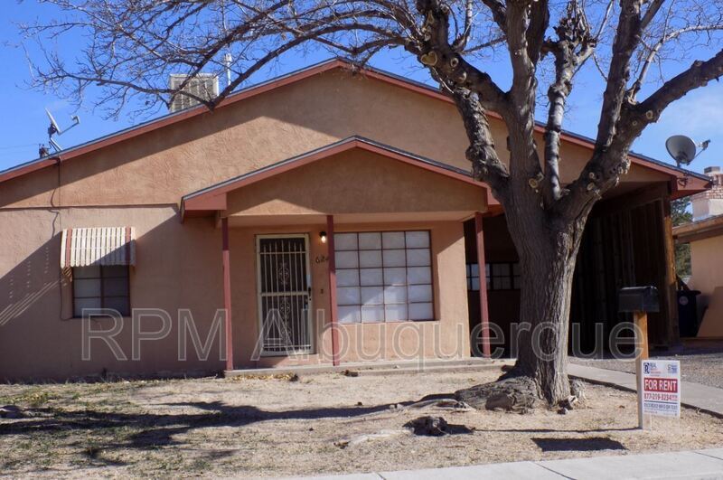 Foto principal - 624 Dallas St NE