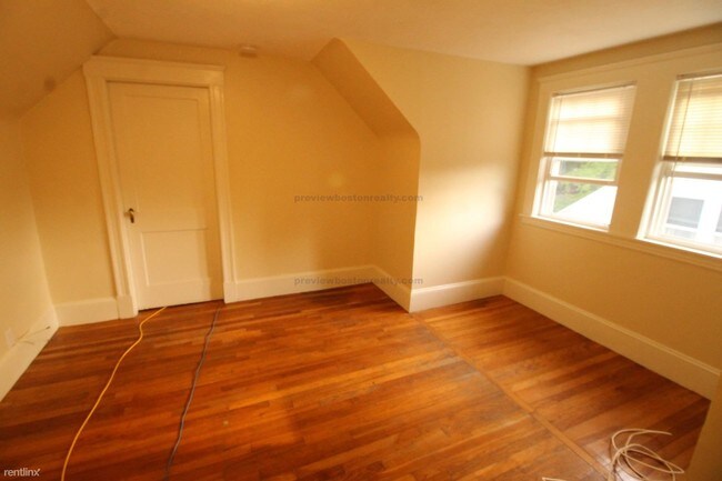 Foto del edificio - 67 Riverview Rd