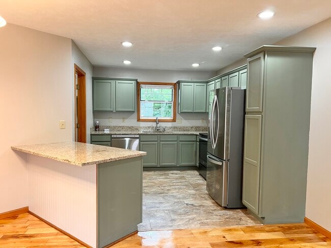 Building Photo - 359 Mt Branson Dr