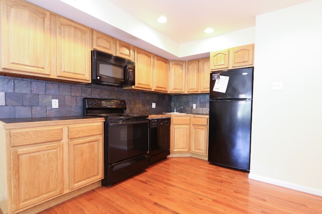 Photo - 1528 Willington St Apartment