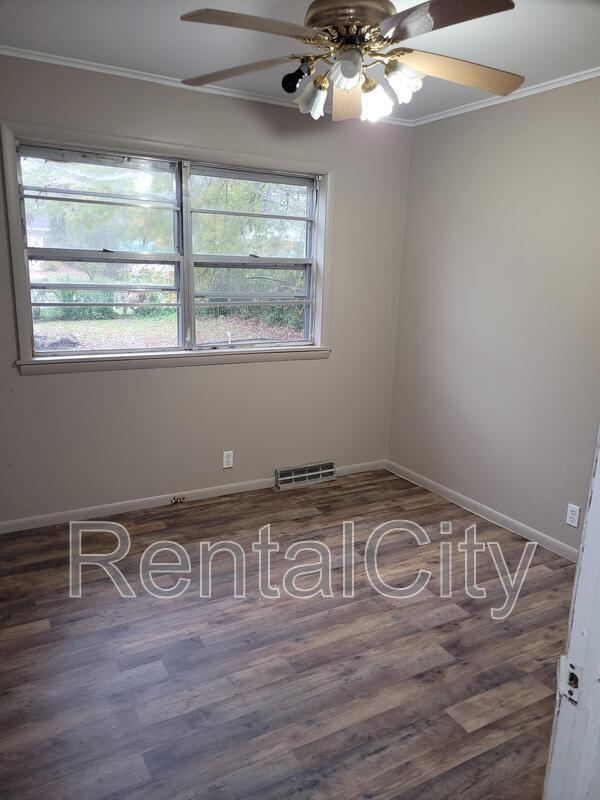 Foto del edificio - 117 Larkwood Ave