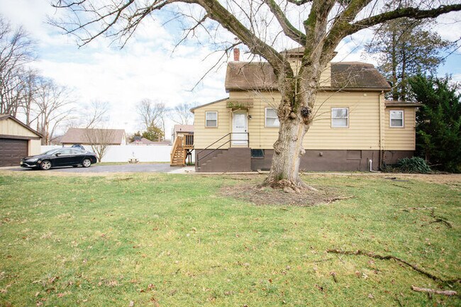 Building Photo - 37 Claypoole Ave