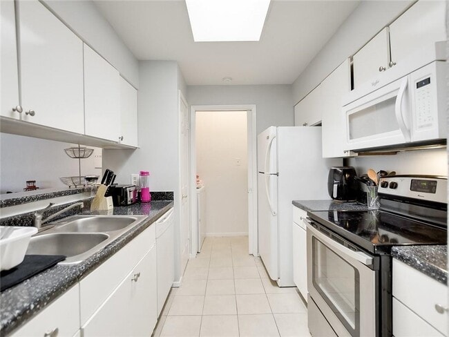 Foto del edificio - 807 W 25th St