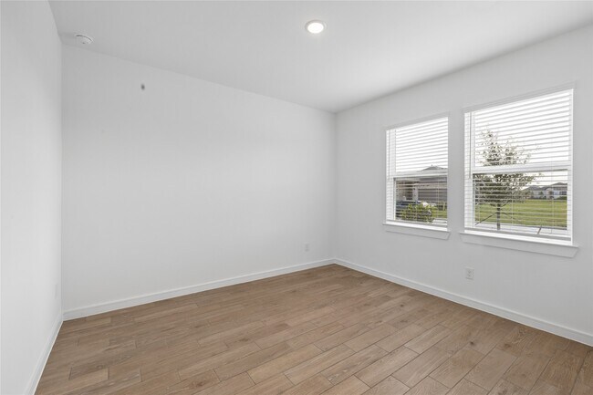 Foto del edificio - 698 Daniels Lk Ln