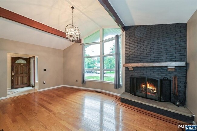 Foto del edificio - 135 Elmwood Ave