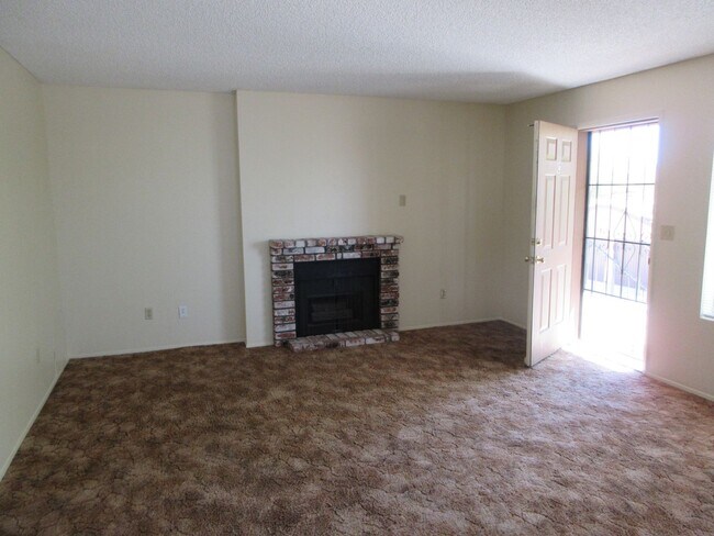 Building Photo - 1025 W Perdew Ave