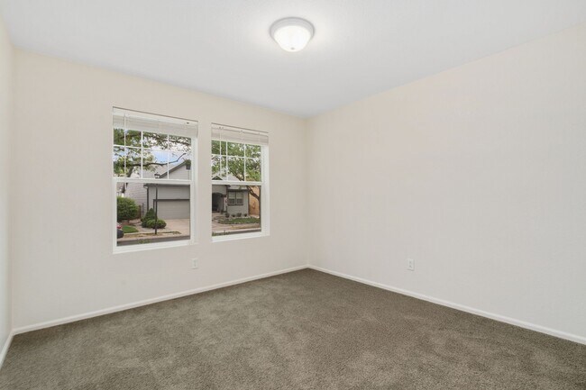Foto del edificio - 1803 Fossil Creek Pkwy