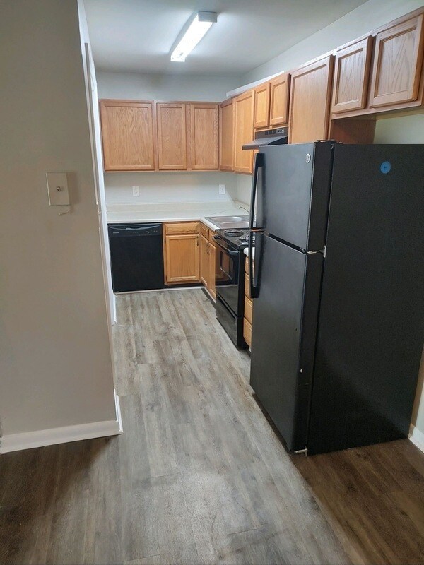 2827 N O.Henry Blvd Unit E, Greensboro, NC 27405 Condo for Rent in
