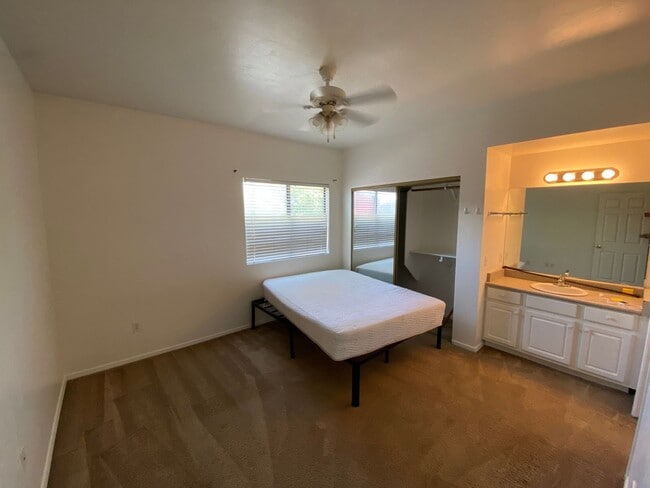 Foto del edificio - 1410 E Lee St