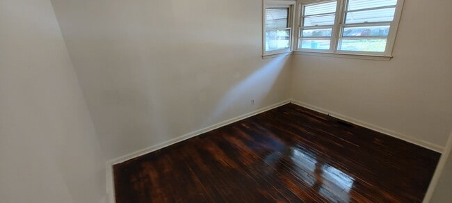 Building Photo - 2319 Briarfield Rd