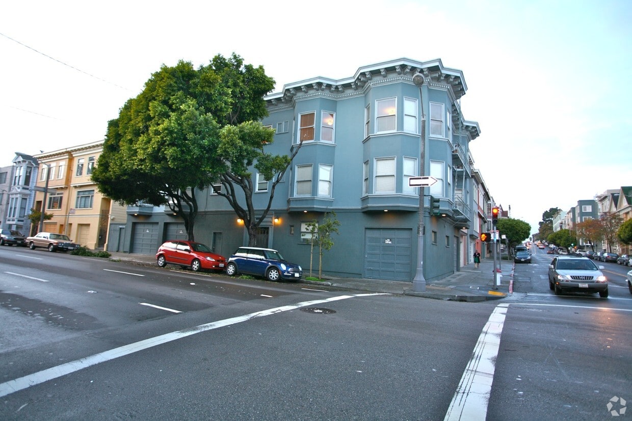 Building Photo - 1000 Oak Street