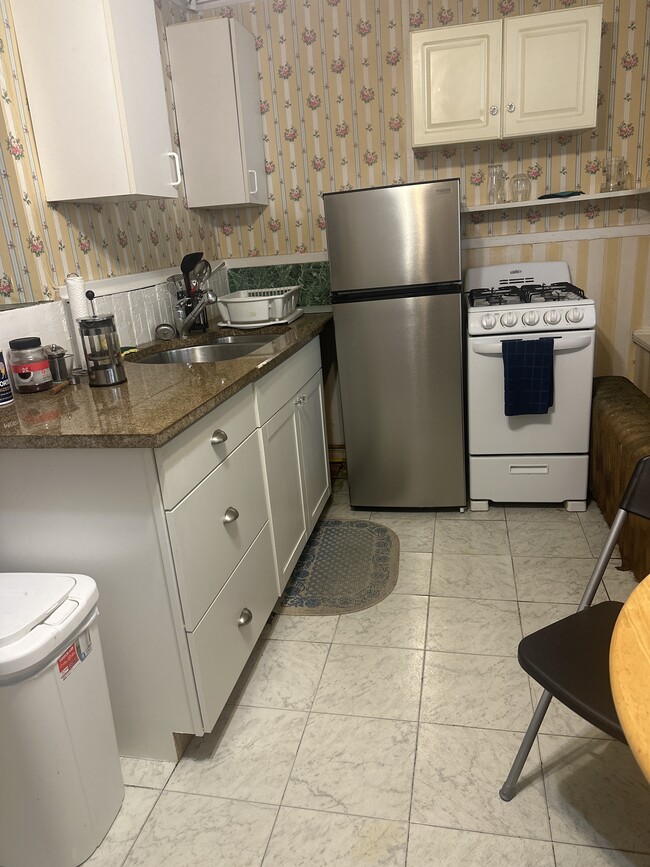Kitchen - 7 Madison Pl