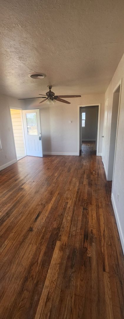 Building Photo - Newly renovated! $200 off First Full month...