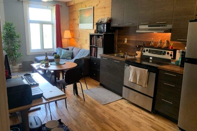 Building Photo - 4286 Rue Parthenais