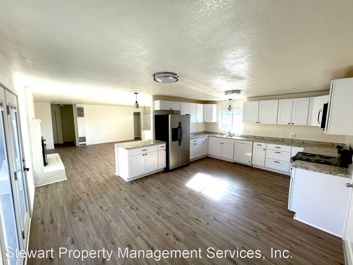 Primary Photo - 3 br, 1 bath House - 421 Lytton Street
