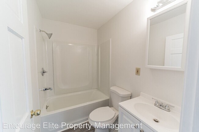 Building Photo - 4 br, 2.5 bath House - 443 W. Church Rd