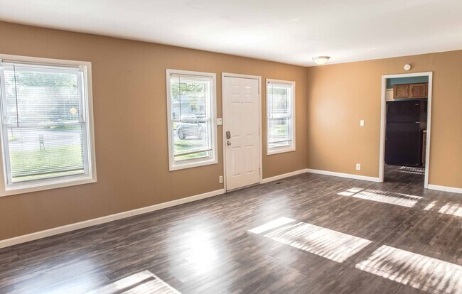 Foto del edificio - PRELEASING for AUGUST! In-Unit Washer and ...