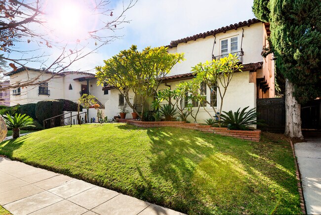 Building Photo - 117 N Orange Dr