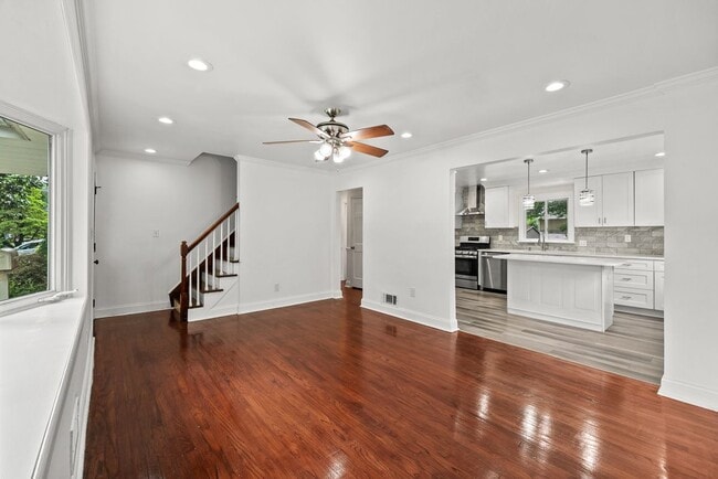Building Photo - 53 Oneida Ave