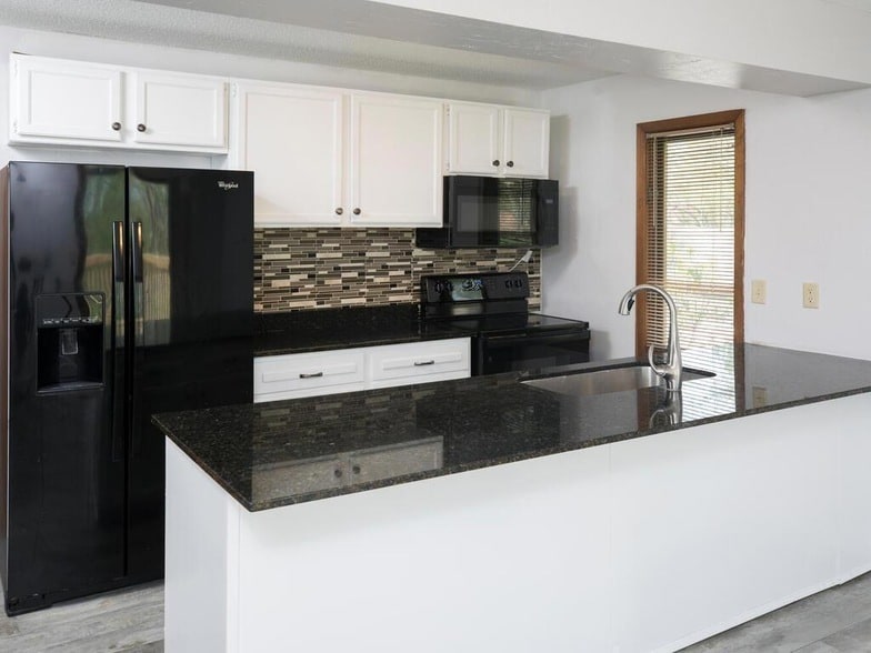 Foto principal - 23622 Smithtown Rd