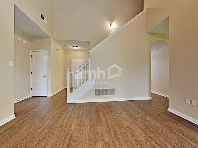 Foto del edificio - 5633 Michaelson Dr