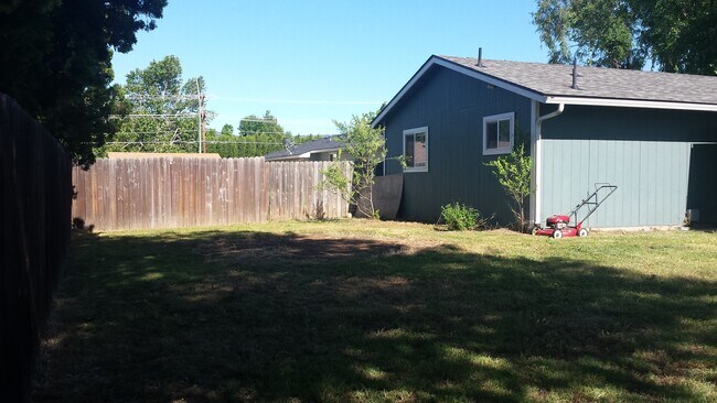 Patio trasero - 2483 Roberts Rd.