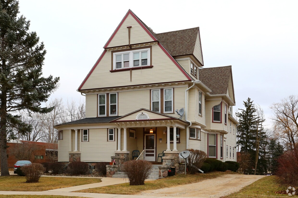 Building - 330 W Judd St