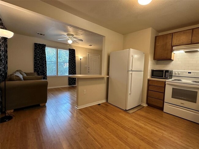 Building Photo - 508 Montopolis Dr