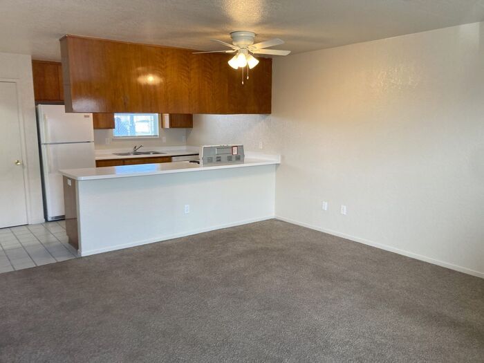 Primary Photo - 3 Bedroom 2 Bath Townhouse New Carpet