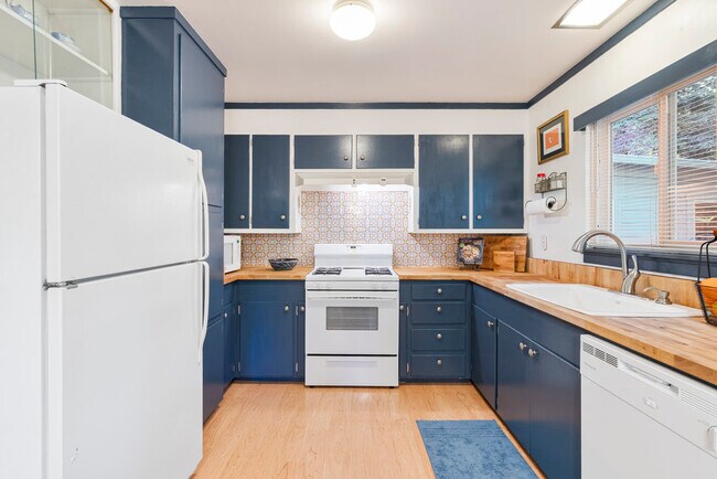 Building Photo - 345 St Francis Dr
