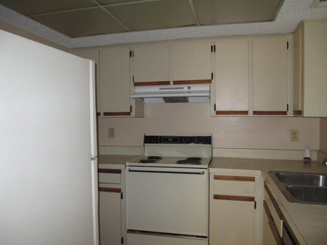 Building Photo - 1512 SE Royal Green Cir