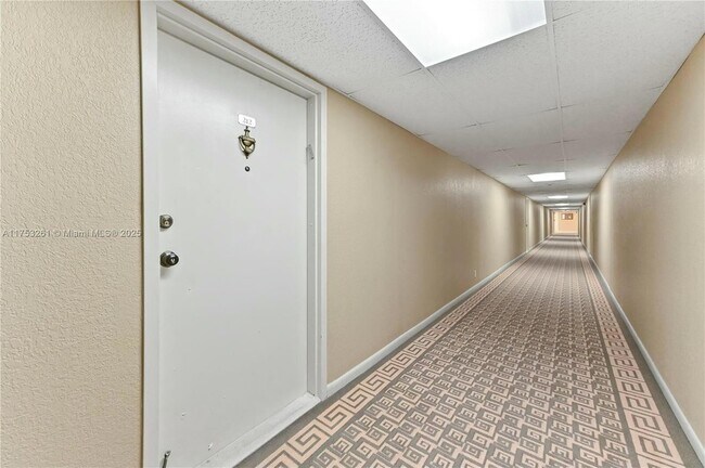 Foto del edificio - 3540 S Ocean Blvd