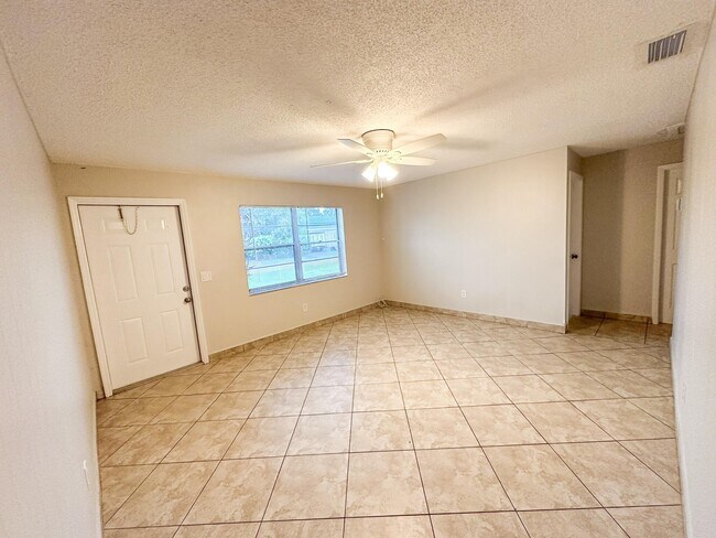 Building Photo - 4224 Plumosa St