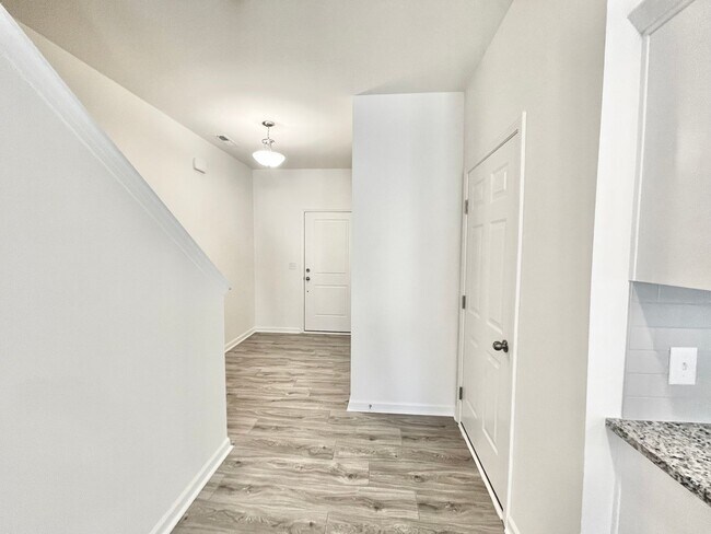 Building Photo - Spacious 3 Bedroom Townhome minutes from I-85 - AVAILABLE OCTOBER 2026