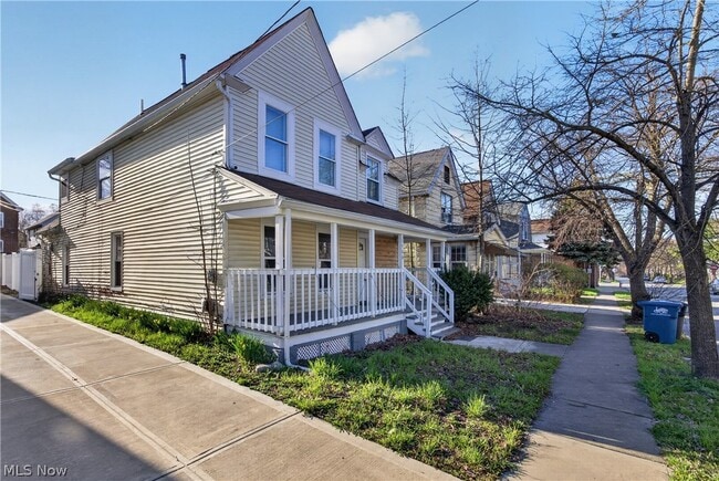 Foto del edificio - 1566 Winchester Ave