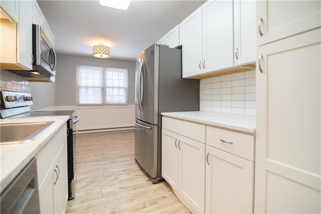 Building Photo - 23 Bullocks Point Ave