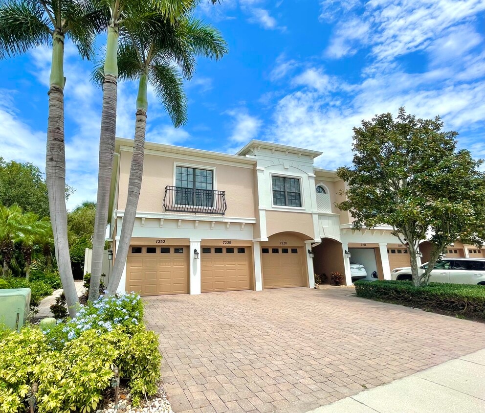 Foto principal - 7230 Hamilton Rd