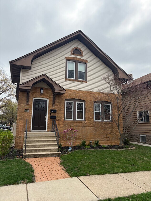 Building Photo - 1100 Elgin Ave