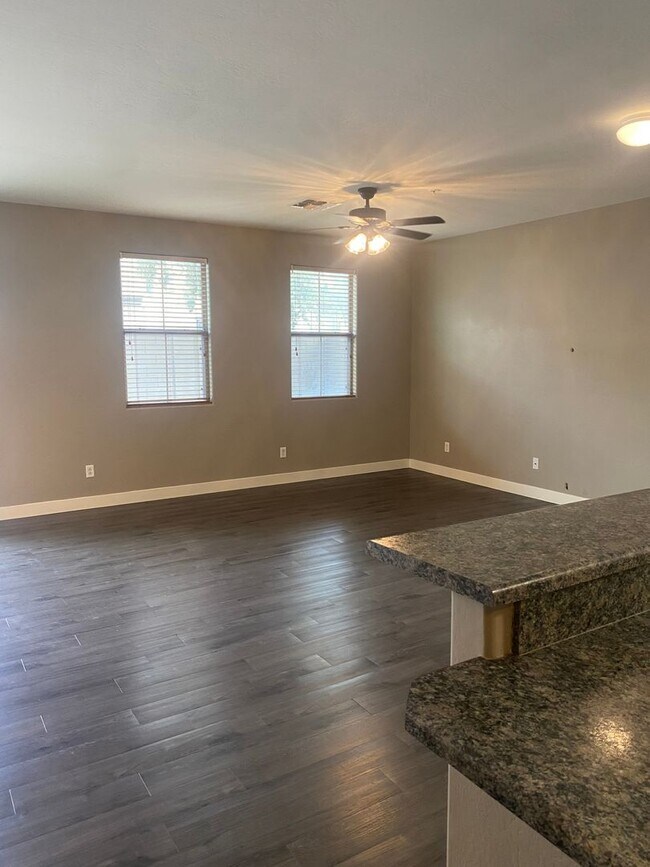 Building Photo - 1255 S Rialto