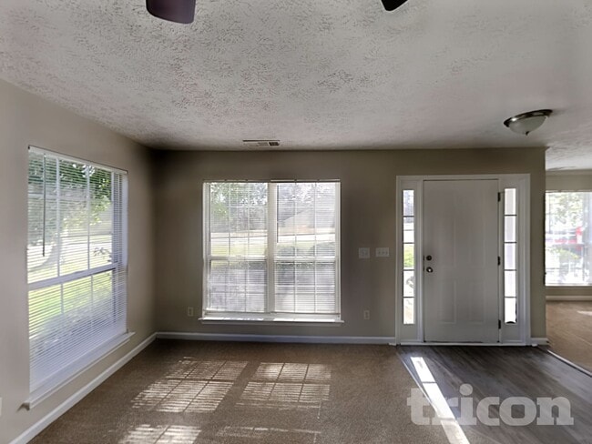 Building Photo - 936 Edgewood Ln