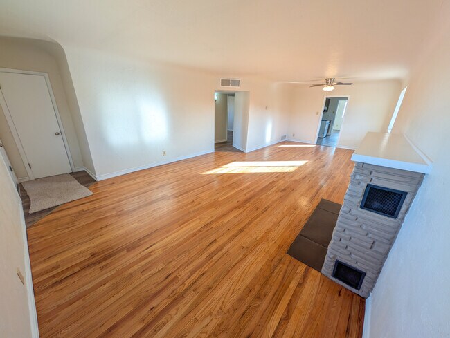 Foto del edificio - 3524 Mobile Ave