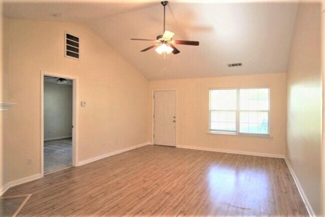 Foto del edificio - 206 Corley Cir