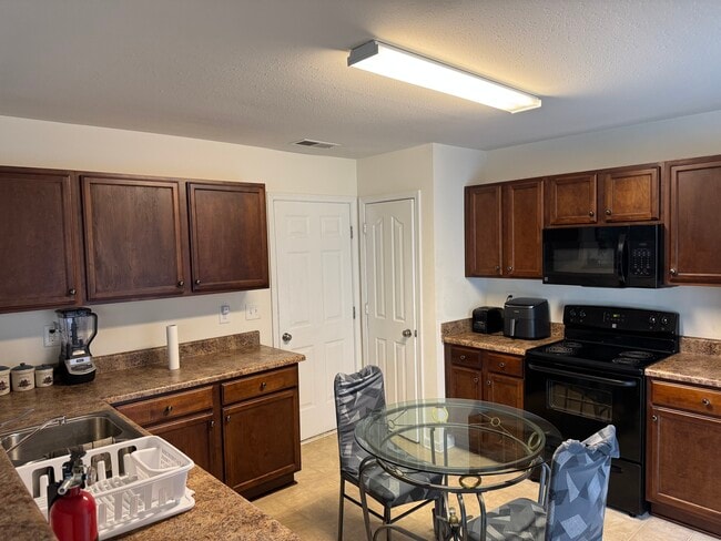 Building Photo - 3955 Damask Dr