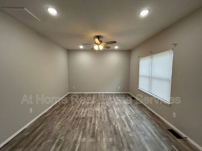 Foto del edificio - 207 E Rosalie St