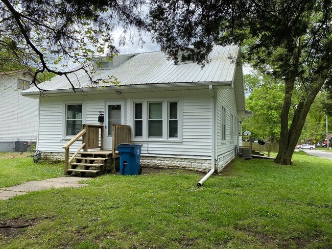 Building Photo - 121 W. Jackson Duplex