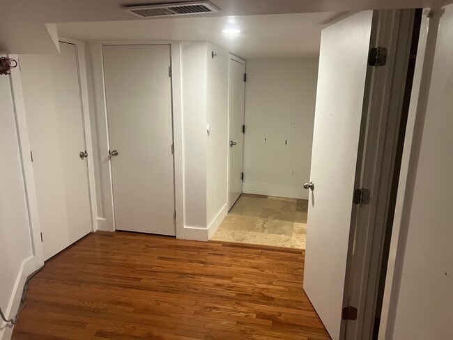 storage/closets - 2435 Beechwood Blvd