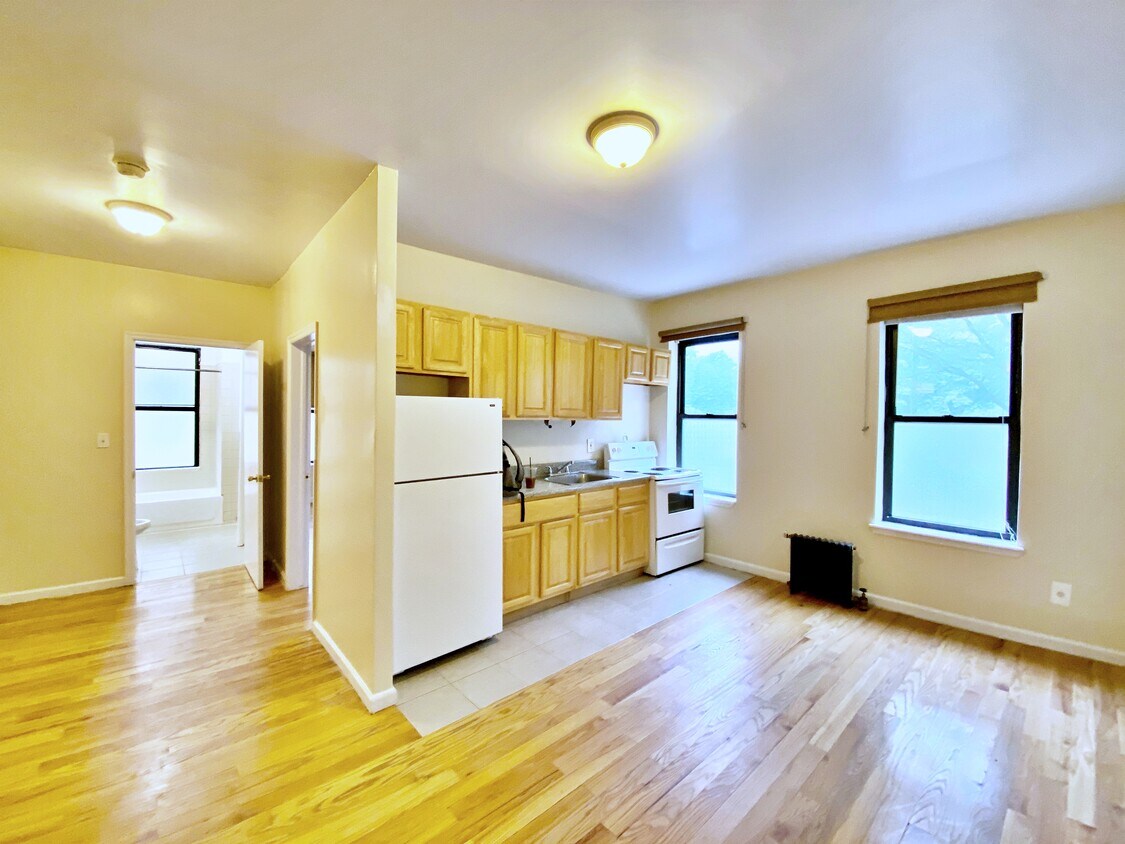 Primary Photo - 49-49 Payson Ave