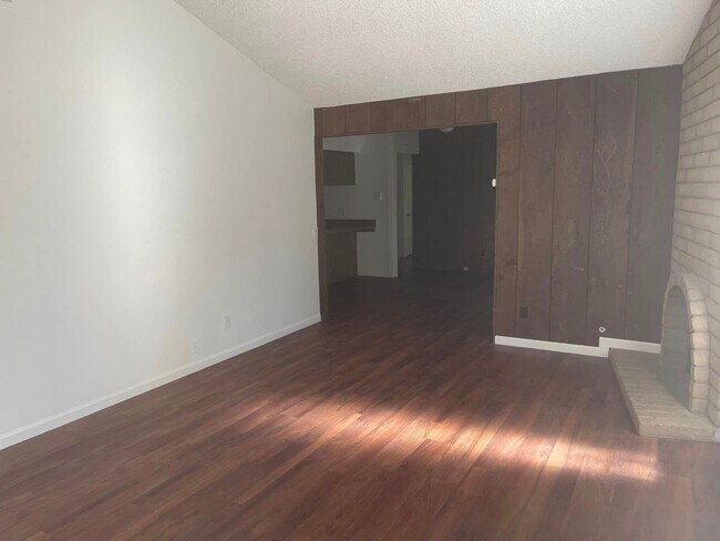 Foto del edificio - 4973-4975 Summerwood Circle